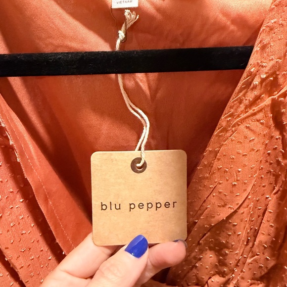 NWT blu pepper v neck women's blouse burnt orange size large - Picture 4 of 6